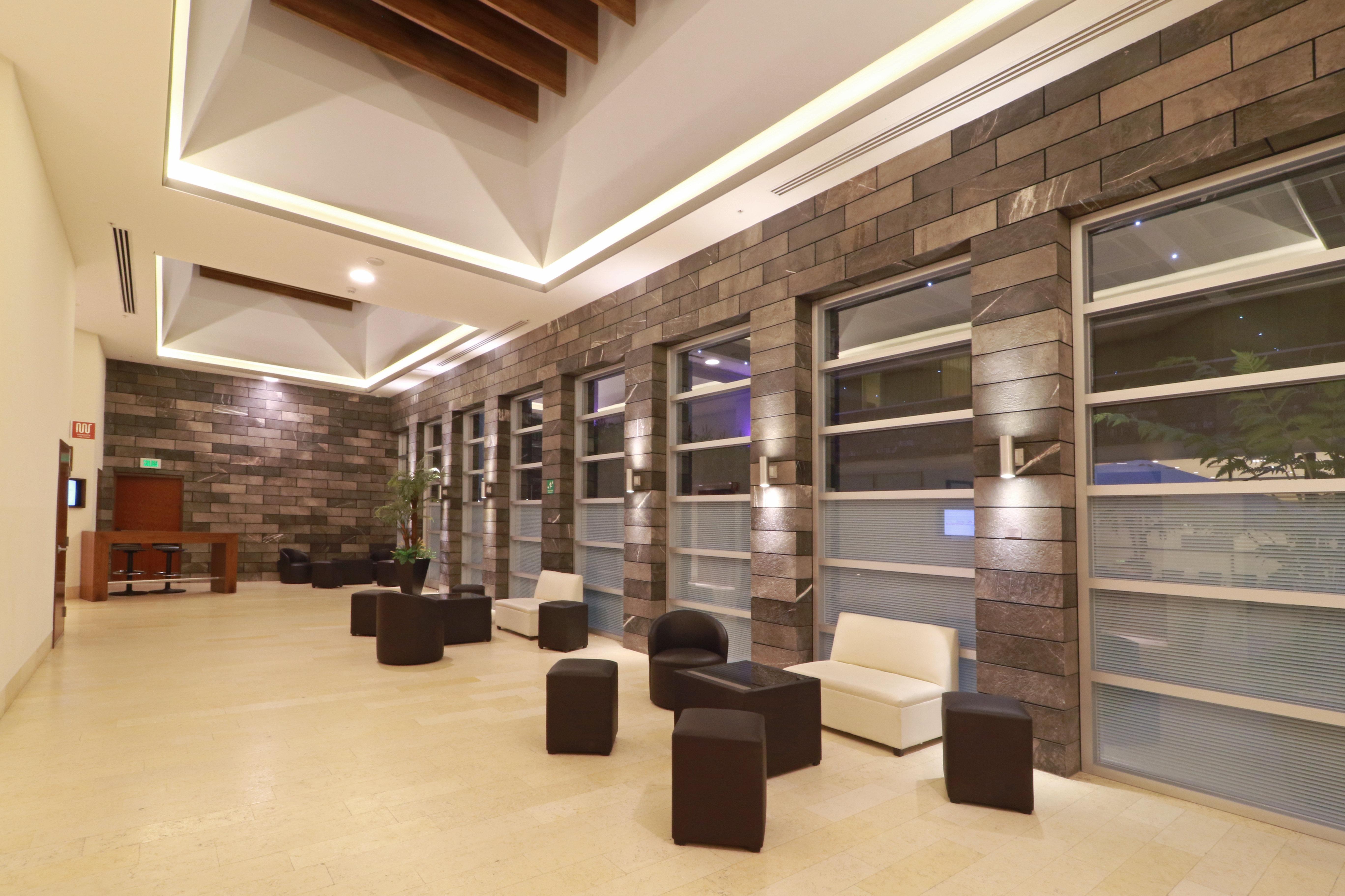 Holiday Inn & Suites Plaza Mayor By Ihg Leon Ngoại thất bức ảnh
