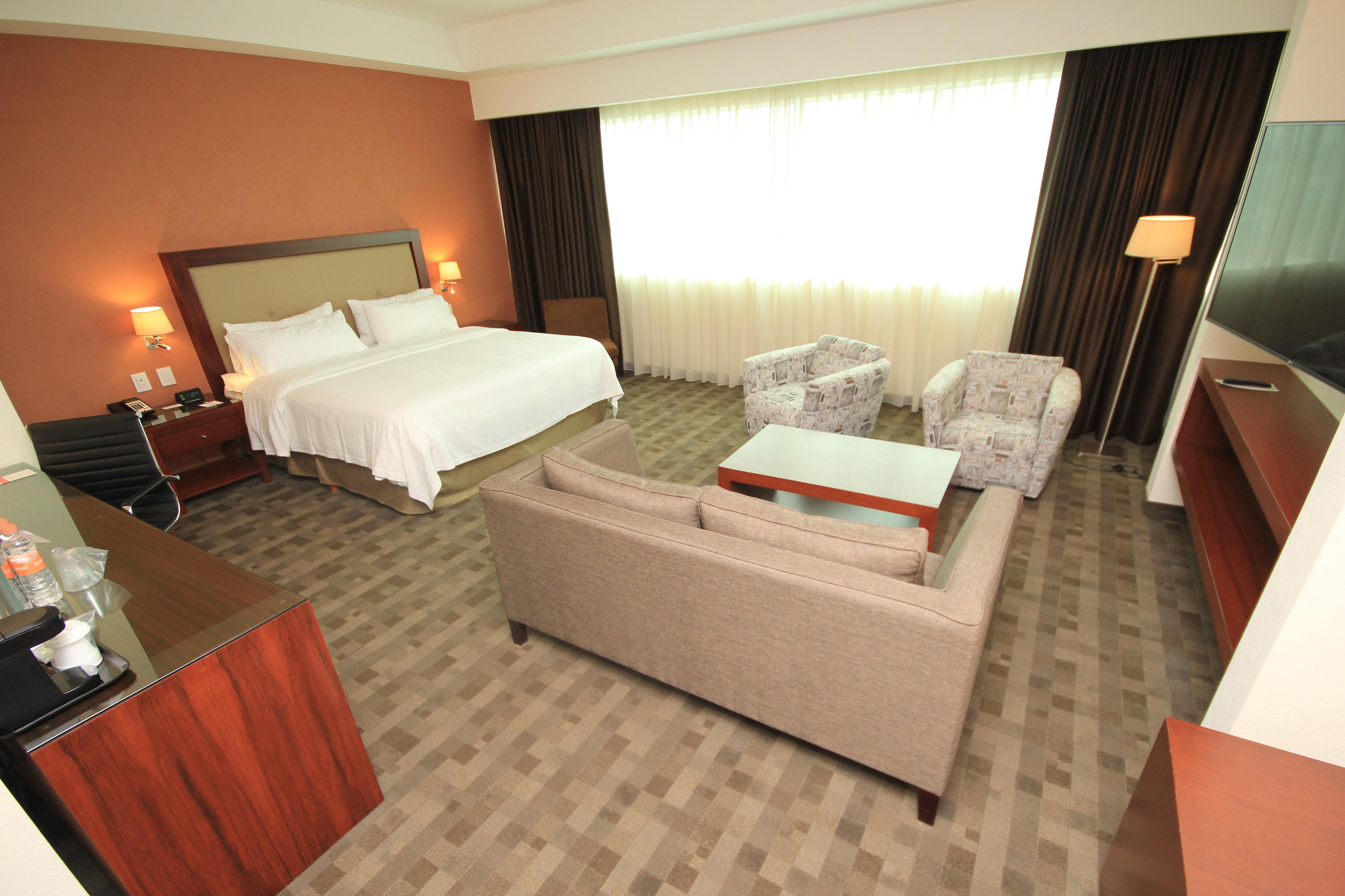 Holiday Inn & Suites Plaza Mayor By Ihg Leon Ngoại thất bức ảnh