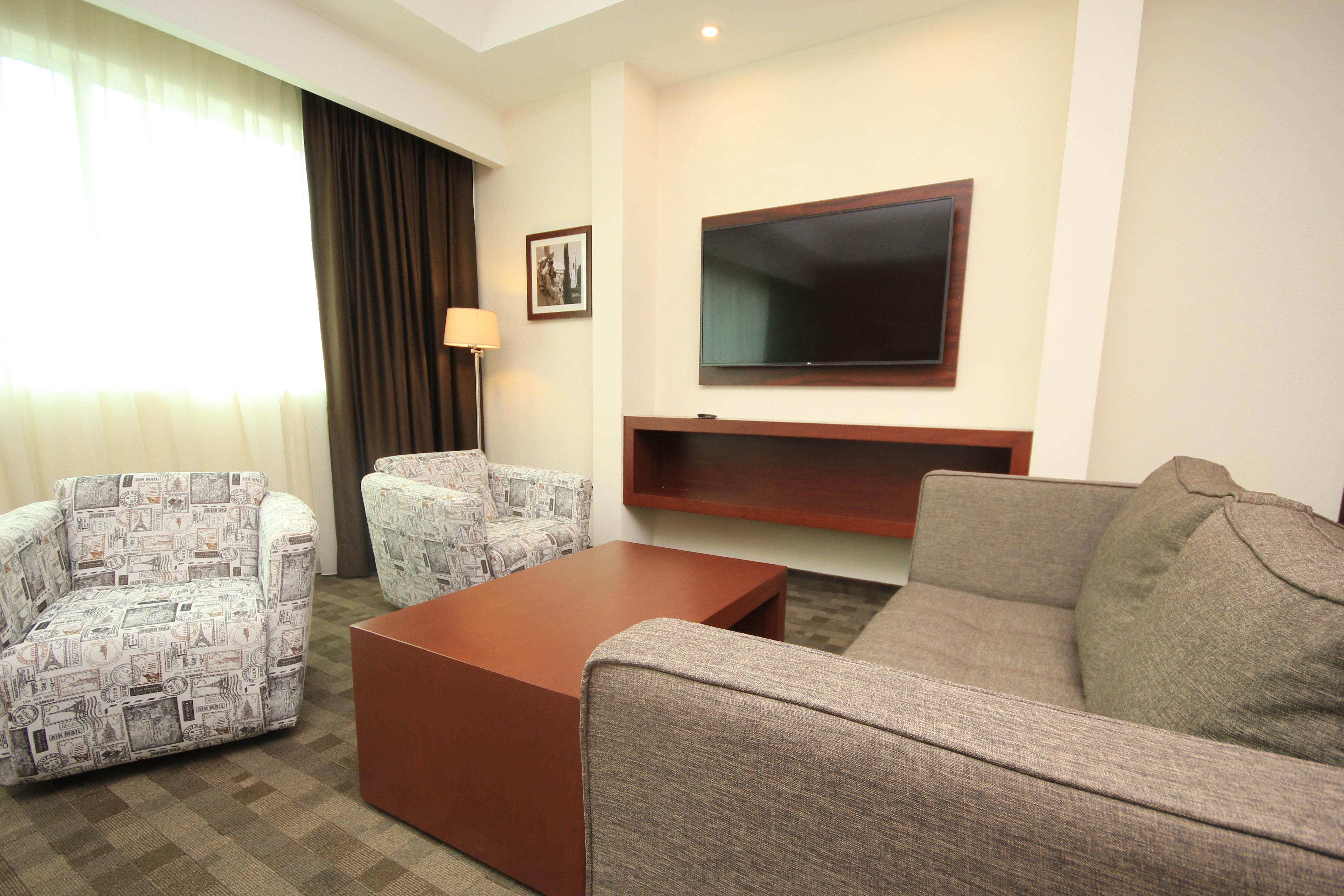 Holiday Inn & Suites Plaza Mayor By Ihg Leon Ngoại thất bức ảnh
