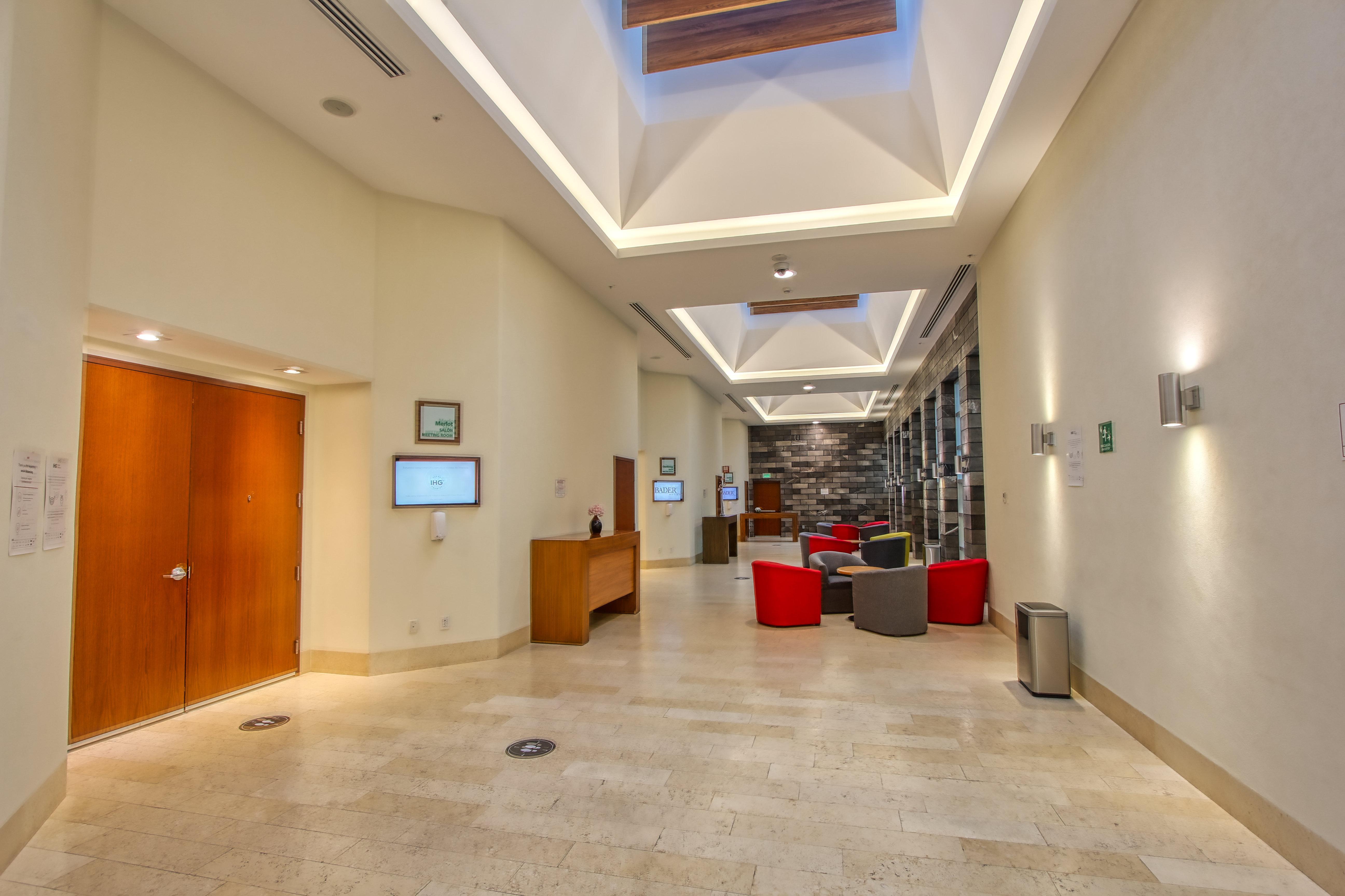 Holiday Inn & Suites Plaza Mayor By Ihg Leon Ngoại thất bức ảnh