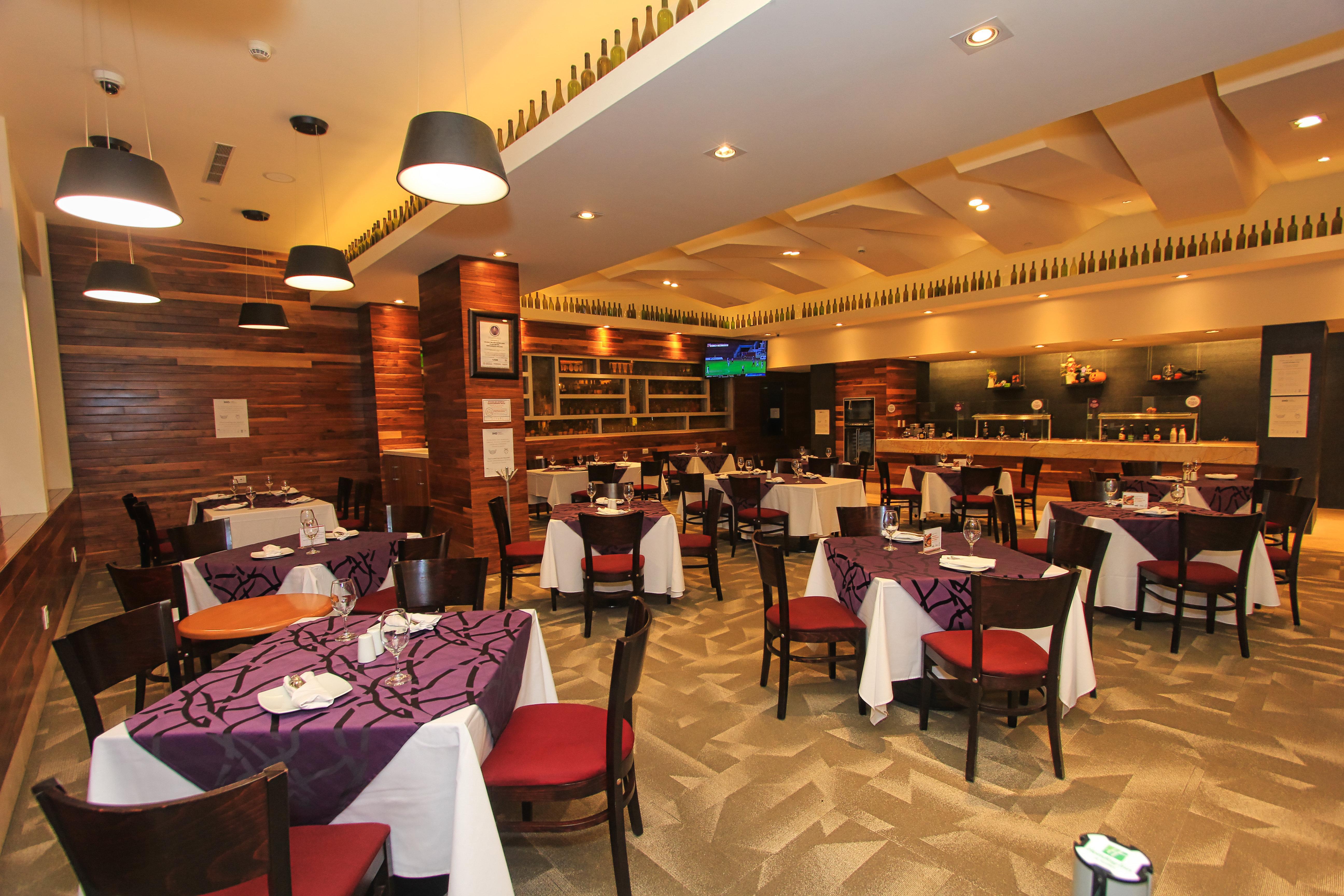 Holiday Inn & Suites Plaza Mayor By Ihg Leon Ngoại thất bức ảnh