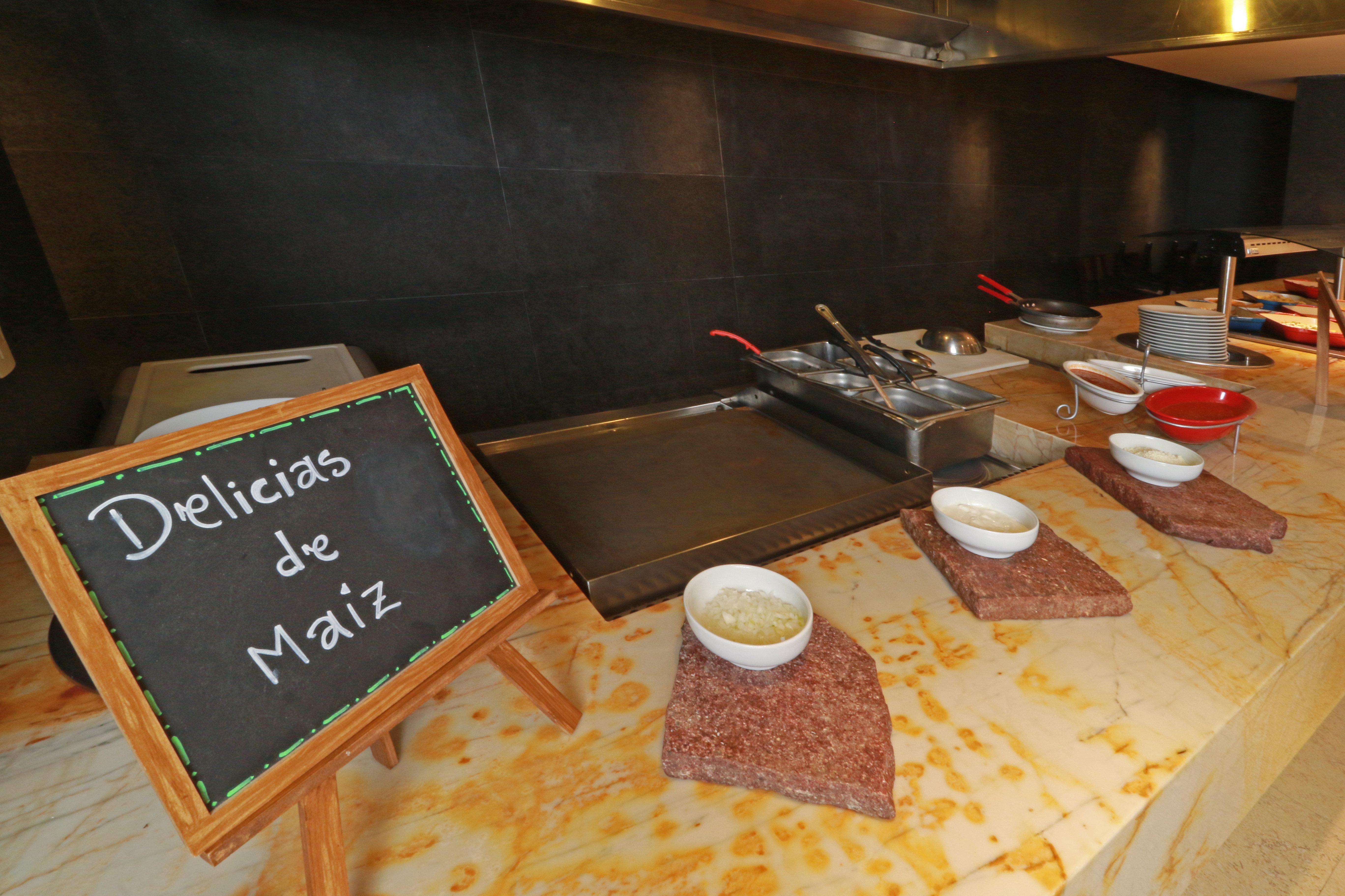 Holiday Inn & Suites Plaza Mayor By Ihg Leon Ngoại thất bức ảnh