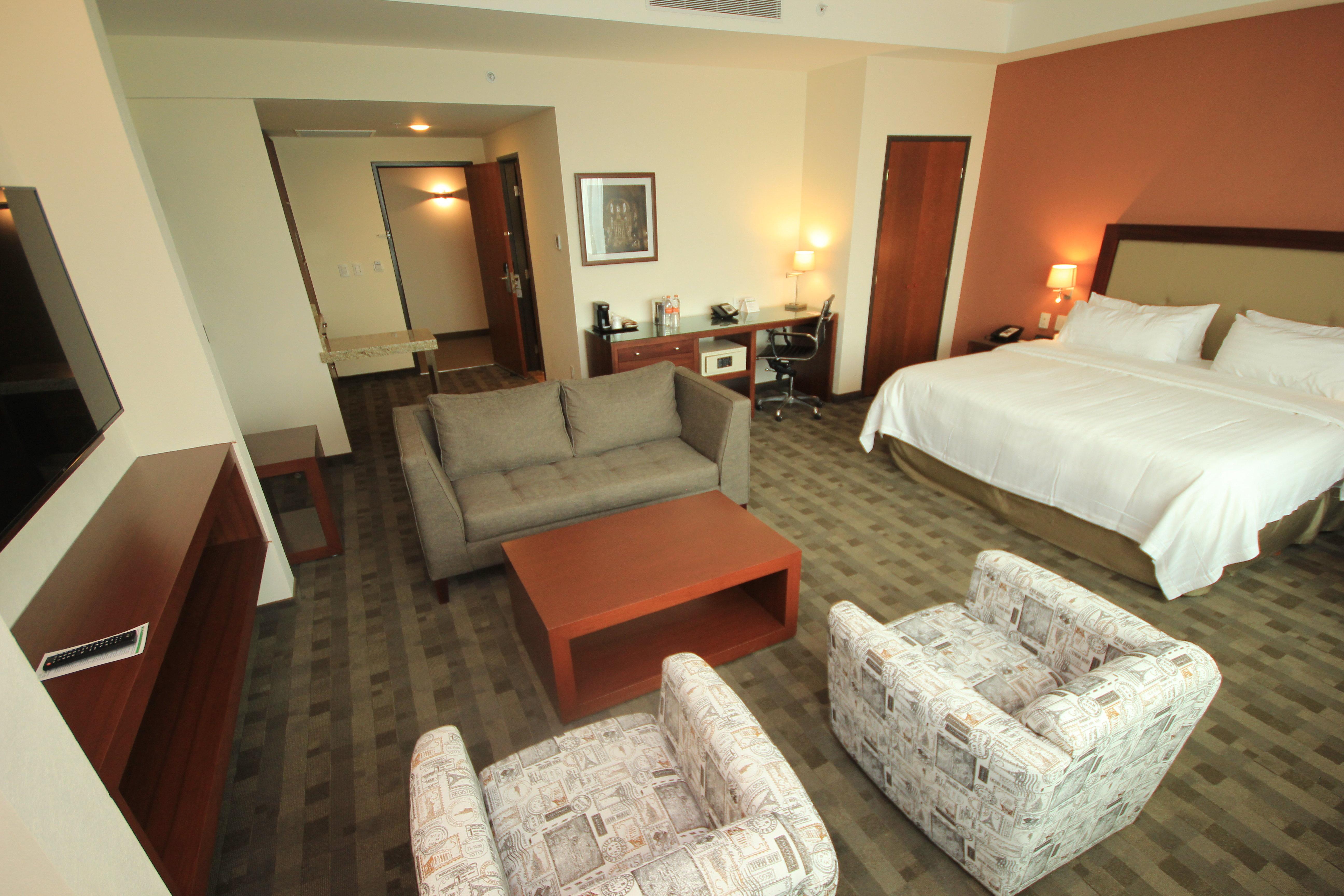 Holiday Inn & Suites Plaza Mayor By Ihg Leon Ngoại thất bức ảnh