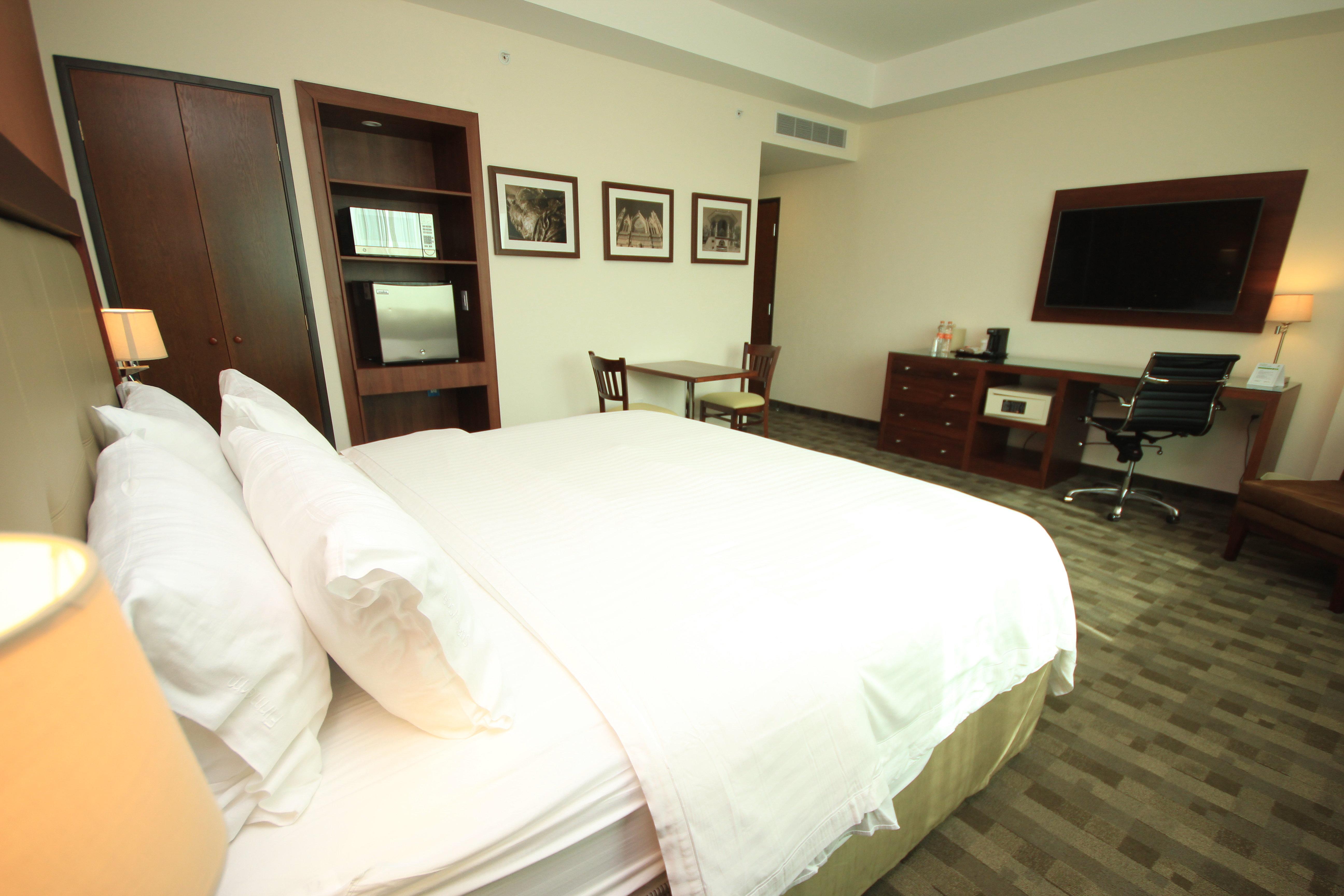 Holiday Inn & Suites Plaza Mayor By Ihg Leon Ngoại thất bức ảnh