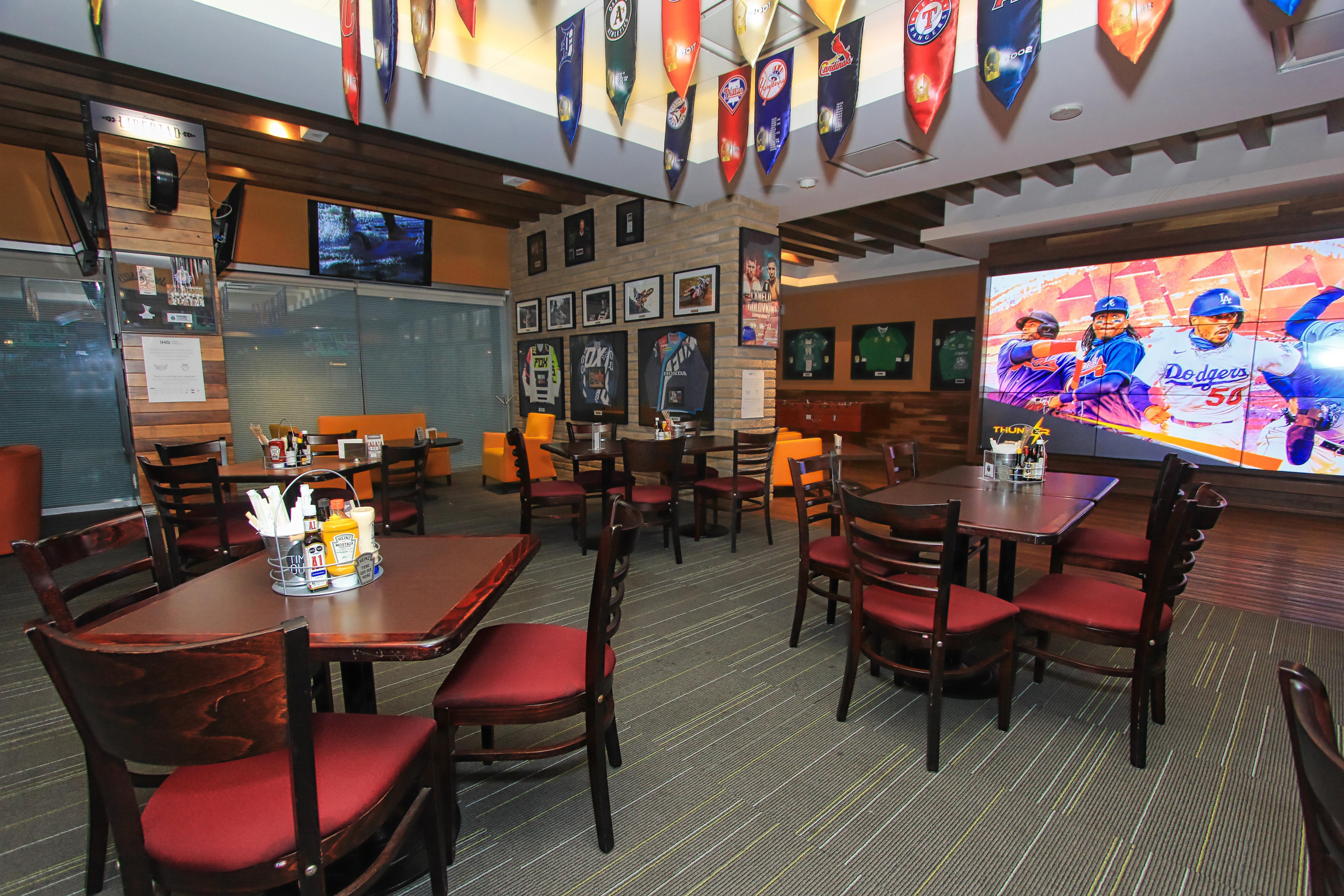 Holiday Inn & Suites Plaza Mayor By Ihg Leon Ngoại thất bức ảnh